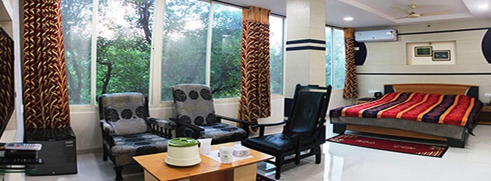 2433/Hotel the Misty Meadows - Pachmarhi 05.jpg